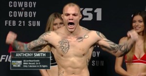 Anthony Smith fights Hector Lombard