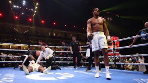 Anthony Joshua KOs Francis Ngannou