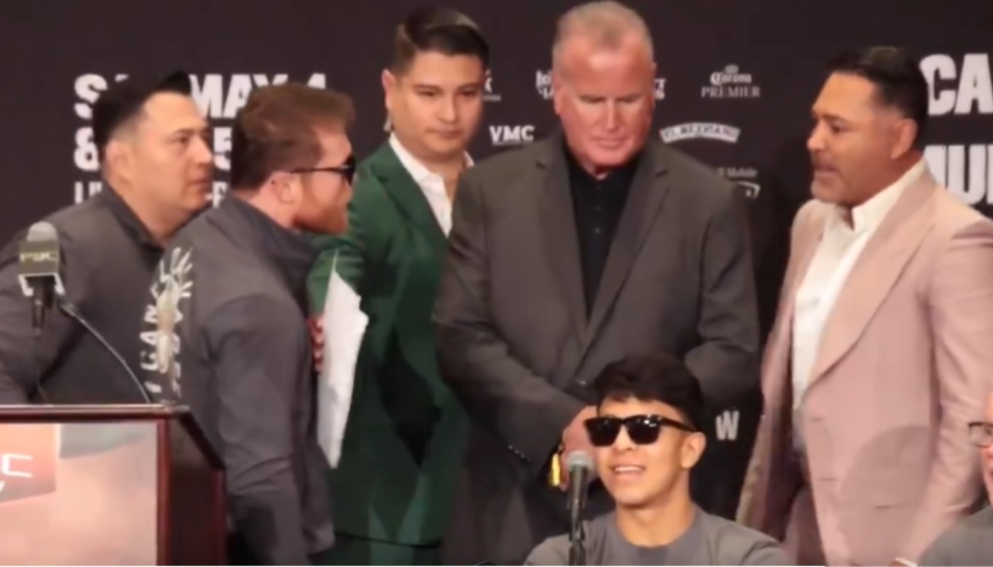 WATCH | Canelo Alvarez Confronts Oscar De La Hoya At Press Conference ...