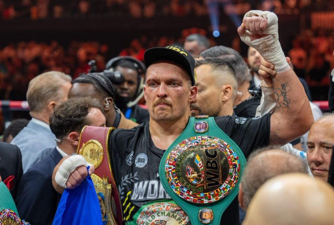 Video | Oleksandr Usyk Gets Emotional While Speaking Of His Late Father ...