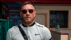 Conor McGregor explains finger injury that was visible at ...