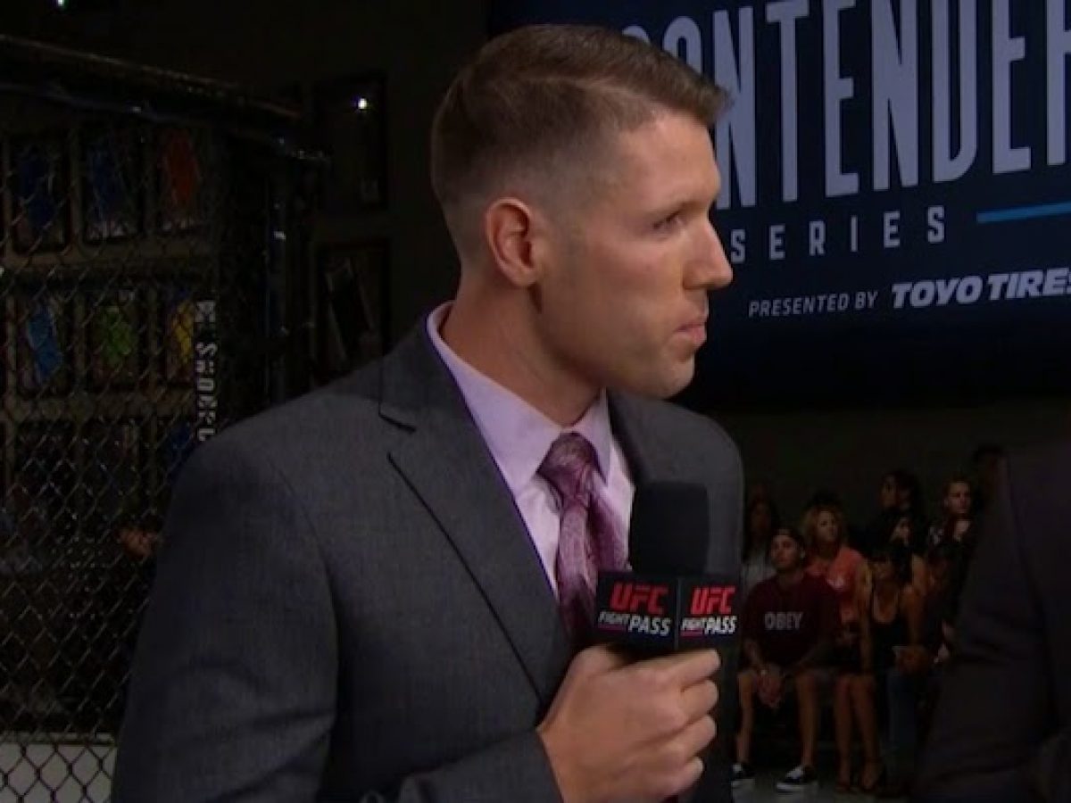 Ufc Mexico Commentator Pokes Fun At Himself After Hiding Under